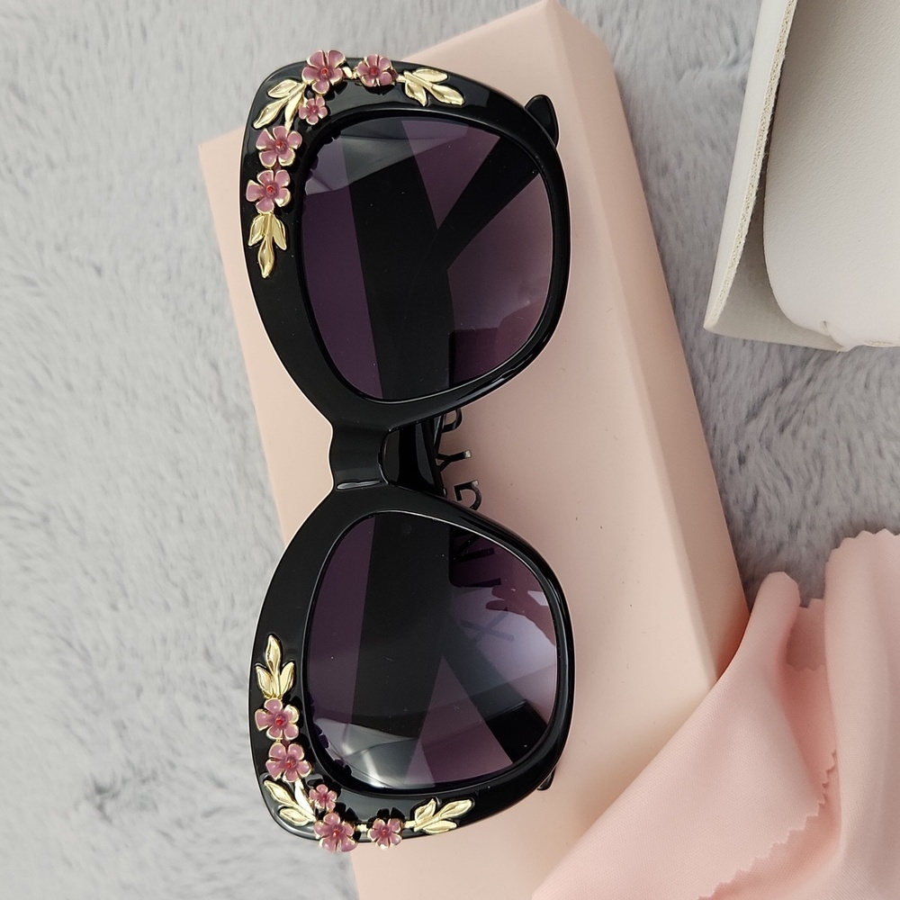 NWT Floral cat eye sunglasses